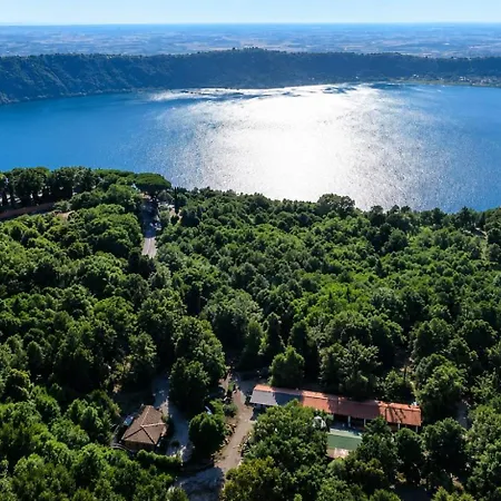 Casa Dei Laghi Alba Дом отдыха Рокка-ди-Папа